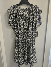 Express Womens Black & White Sleeves Dress Size 8 New With Tags NWT