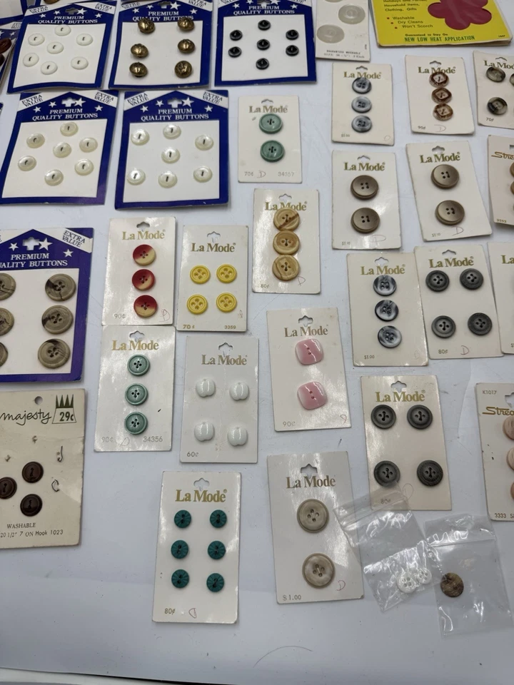 🌟Premium Quality and la mode buttons and more lot🌟 - Image 4 of 4