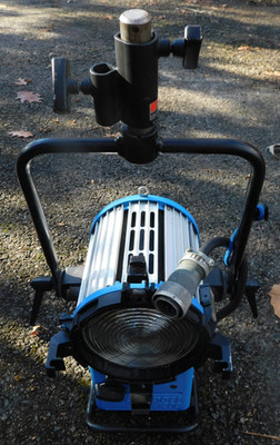 1200W ARRI Daylight Compact 1200 Light with Bracket