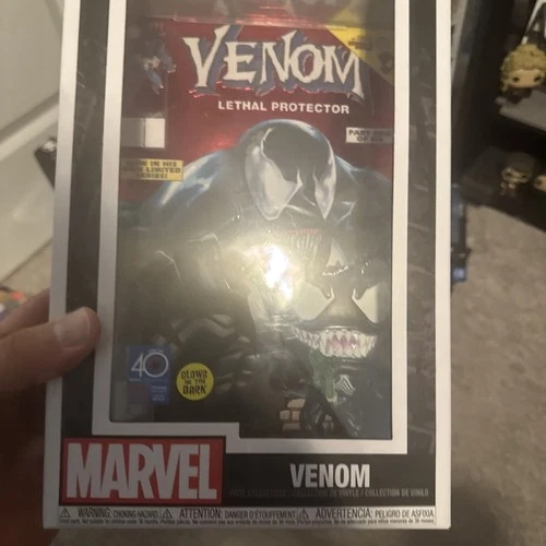 Funko Pop! Comic Book Cover with Case: Marvel - Venom (Glows in the Dark) -) #10