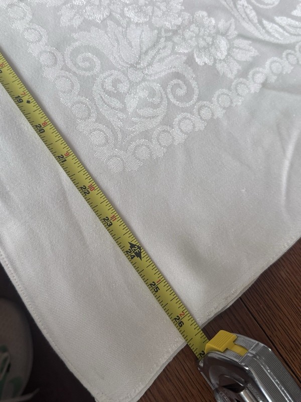 Set of 8White Damask Floral Square Reusable Napkins Cotton/Rayon with tablecloth