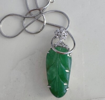 Grünes Blatt Jade Jadeit auf 925 Silber Topas Stein Sockel Anhänger Halskette