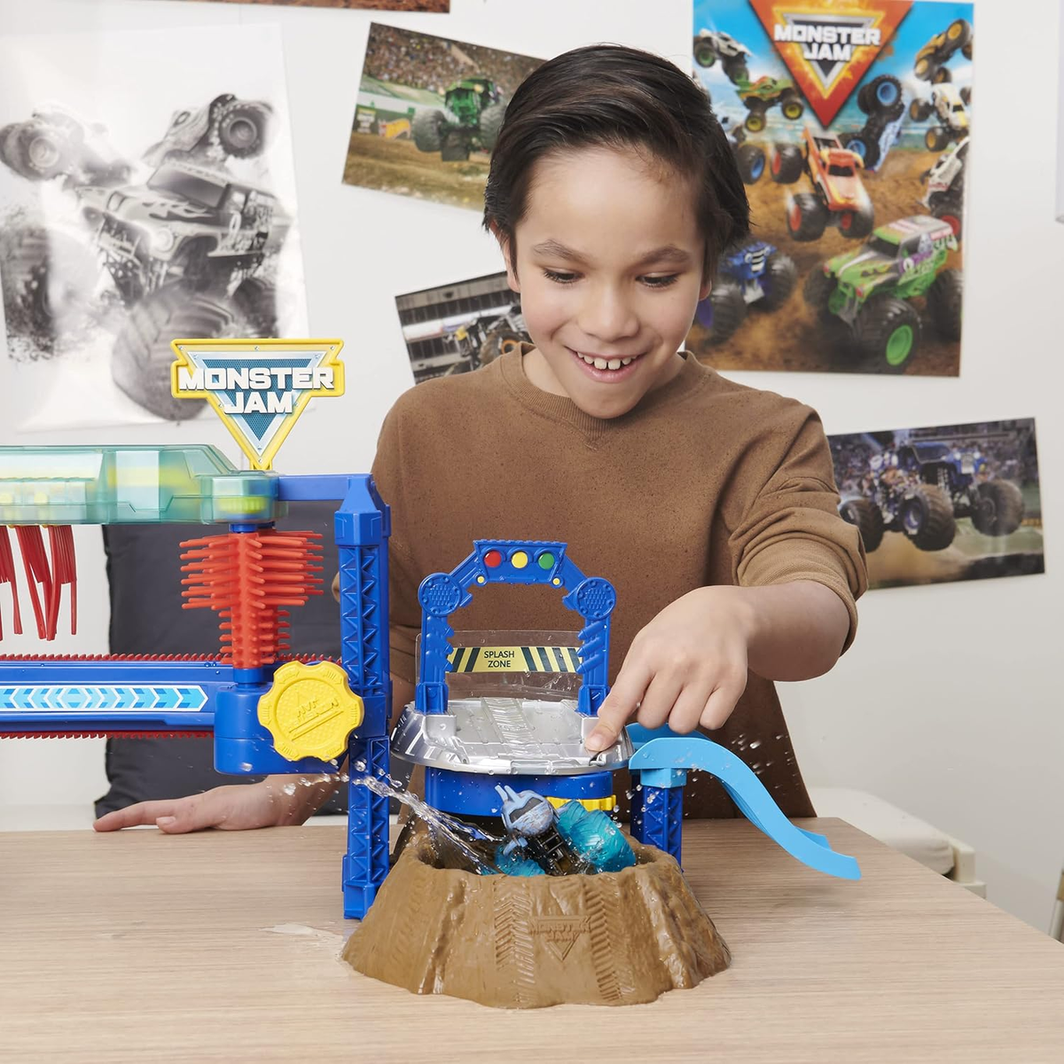 Megalodon Monster Wash, Includes Color-Changing Truck, Interactive
