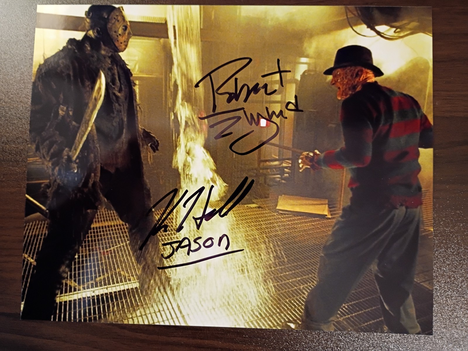 Robert Englund / Kane Hodder Freddy VS Jason Signed 8x10 COA W/ Matching Sticker
