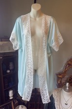 VINTAGE BLUE ROBE WITH LACE TRIM SIZE MEDIUM 34 LENGTH OPEN FRONT SHORT SLEEVES