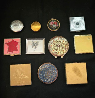 VINTAGE LADIES MIRROR COMPACTS VOLUPTE PILCHER EVENING in PARIS HENRIETTE 11 PC