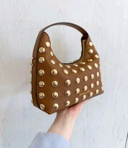 Neu mit Etikett Michael Kors Ember kleine verzierte Kieselleder-Kuriertasche Gepäck - Bild 2 von 2