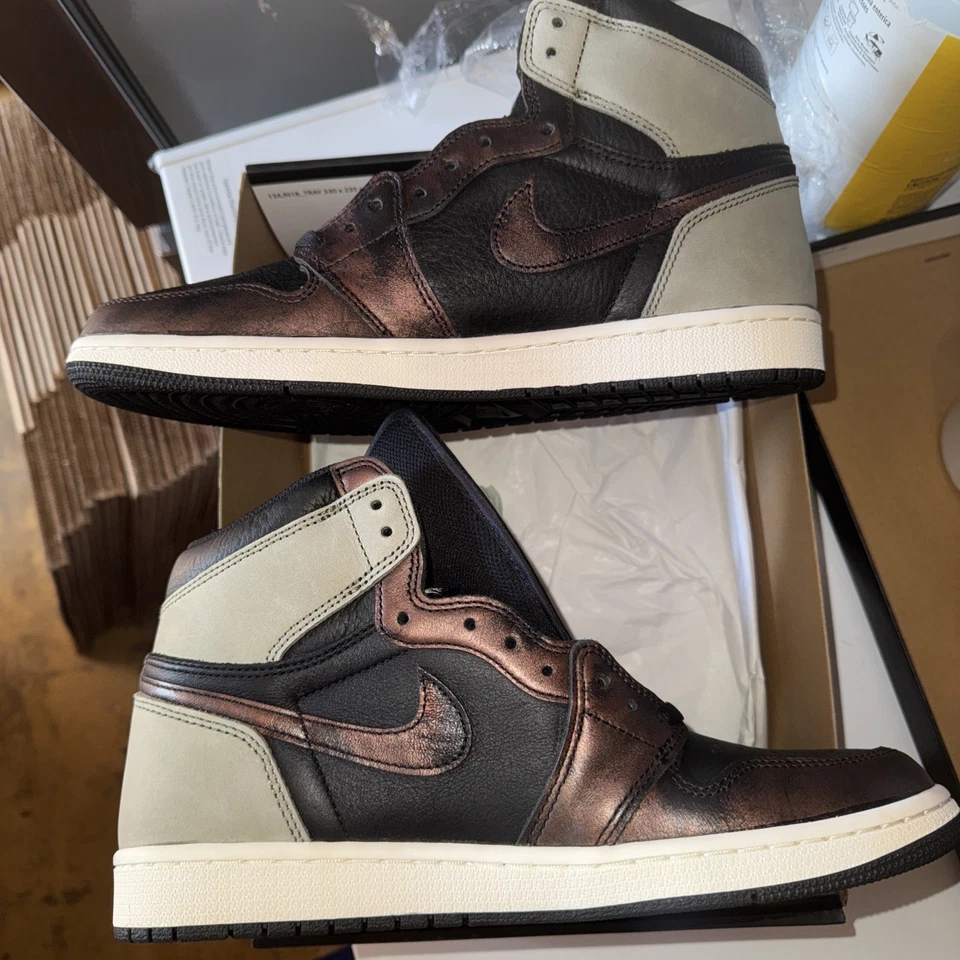 Talla 11 - Air Jordan 1 Retro OG Pátina Alta Foto 3 de 4