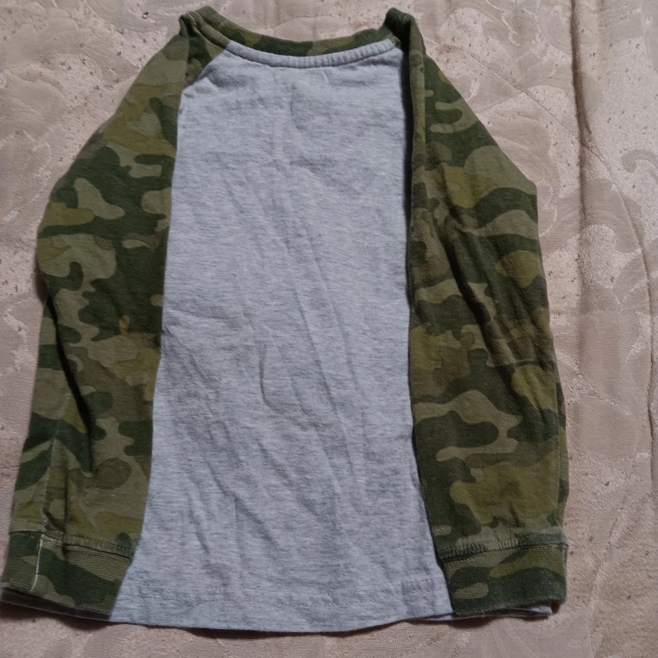 John Deere Cuter 迷彩长袖男孩 4 码 — 第 2/4 张图片