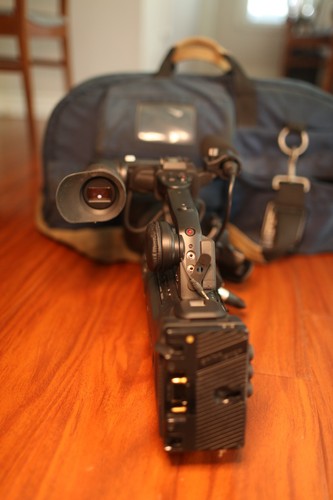 Cámara de transmisión JVC GY-HM850U ProHD con lente Fujinon 4-82 mm 20x + placa QRT, bolsa - Imagen 5 de 15
