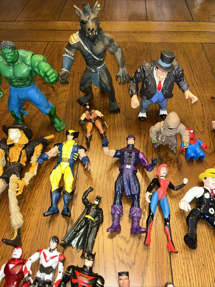 Lote enorme figuras de acción Marvel, DC Comics nuevo lote mixto vintage Deadpool Batman Foto 3 de 4