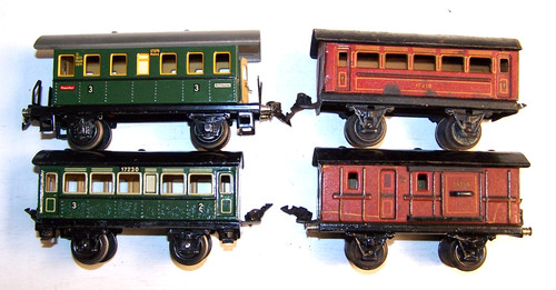 Konvolut 4 alte Märklin Spur 0 Gepäckwagen 18750 Personenwagen 17210 17230 17270