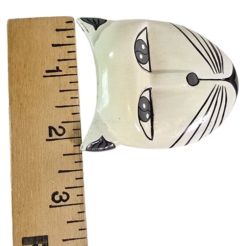 Handbemalte Holz Brosche Katzengesicht moderne Volkskunst skurrile Statement Anstecknadel Geschenk - Bild 12 von 13