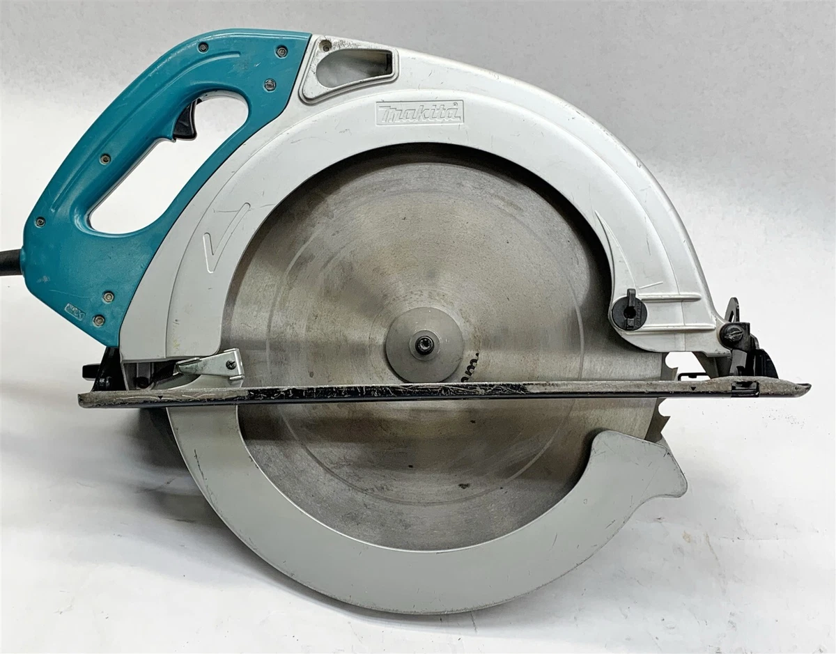 Makita 5402na circular sale saw