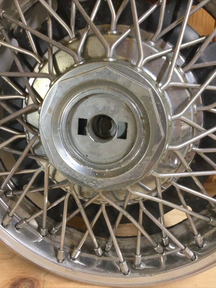 "Lote de 2 tapacubos de radios de alambre Buick Century 1982-1984 14"" #1104 cubierta de rueda OEM" Foto 4 de 4