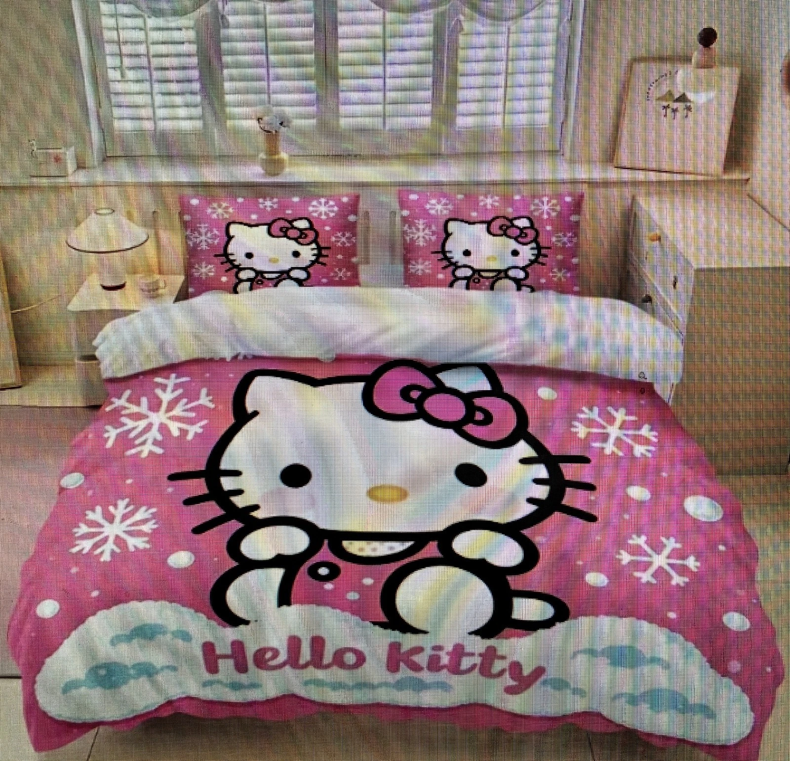 Hello Kitty Bedding Set