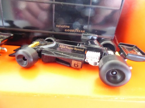 POLISTIL - 1/55 -PORTAUTO LOTUS JOHN PLAYER SPECIAL - JPS - CAMION + 2 F1 RJ107 - Foto 5 di 24