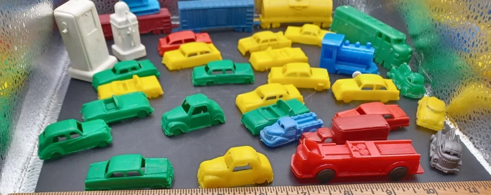 Lot Of 32 Molded Plastic Cars Train Plymouth Corvette Nash Rolls Royce Mercury - Image 4 of 4