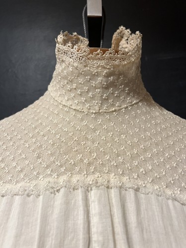 Camicia antica donna vittoriana/edoardiana trasparente all'uncinetto beige collo alto - Foto 9 di 13