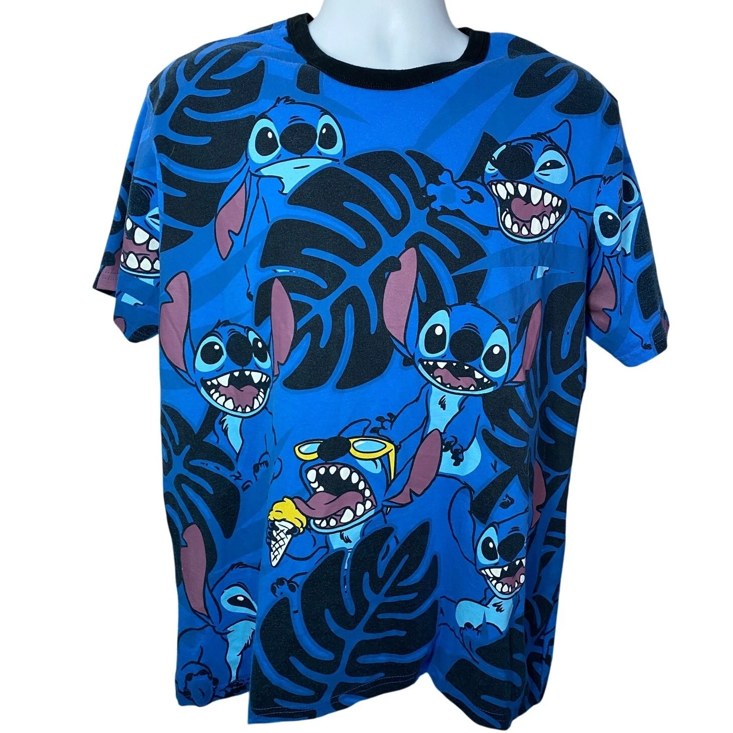 Disney Stitch Hawaiian Graphic Tee | Men's Large | Blue