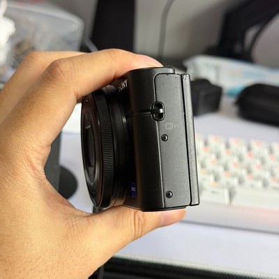 Sony Cyber-Shot RX100 II 20.2 MP 3.6x Zoom DSC-RX100M2 Digital