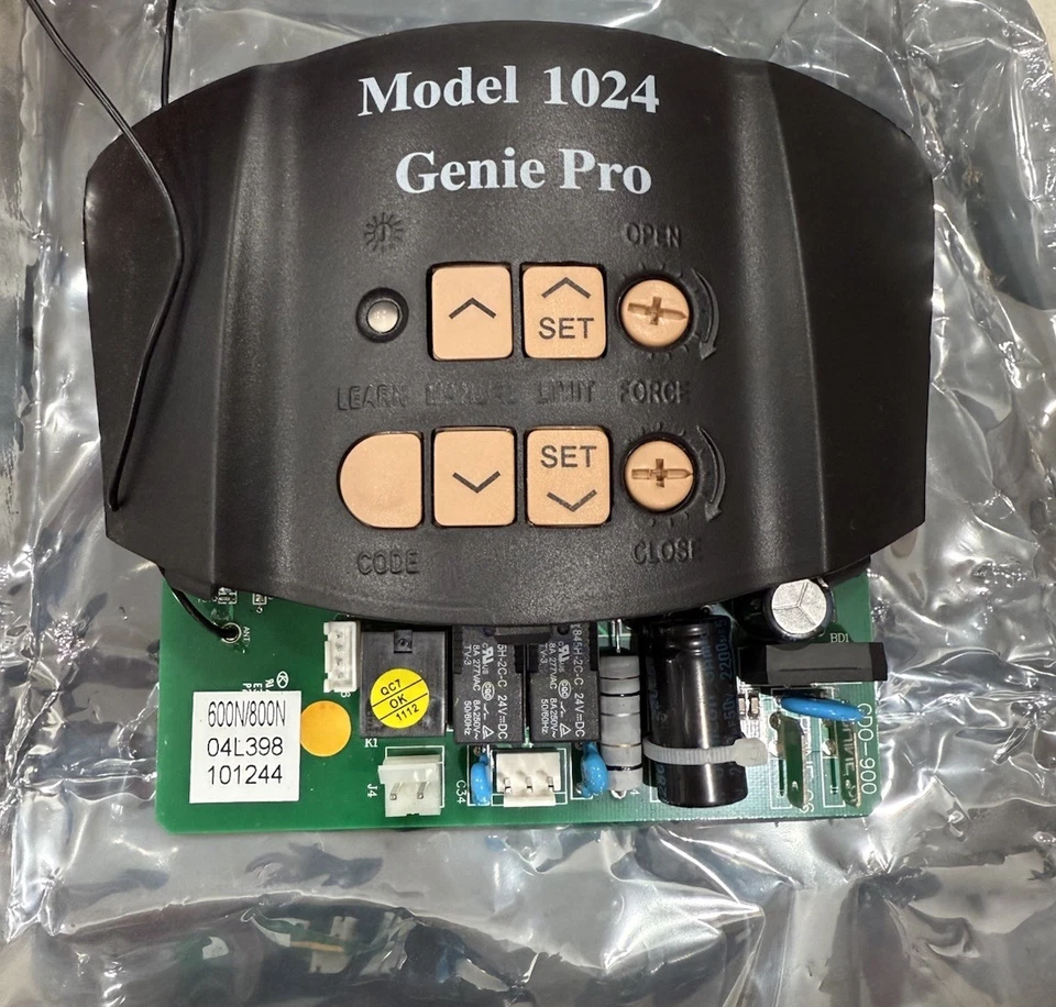 Genie 1024 Circuit Board 37028E Garage Door Opener Reliag 600/800 39537R.S - Image 2 of 3