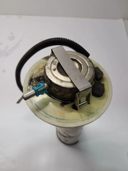 1997-02 JEEP WRANGLER Fuel Pump Assembly Includes Sender - Image 2 of 4