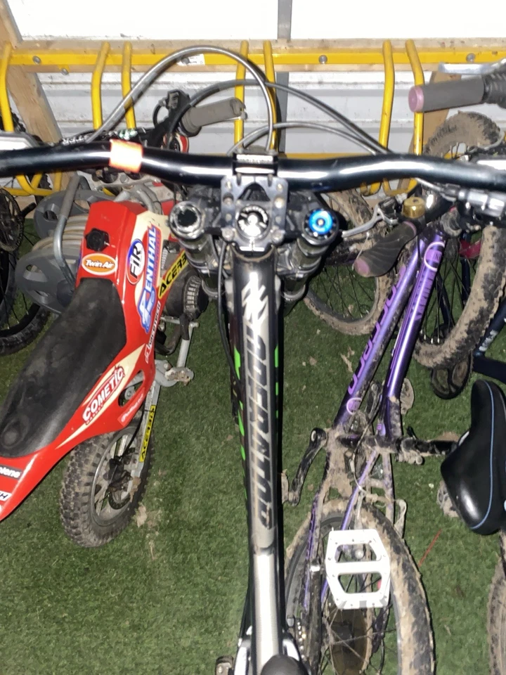 Carbon Kona Operator Downhill Bike Medium 26’ Wheels, Good Condition - Image 2 of 4