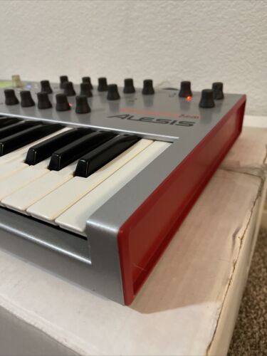 Alesis Ion 49 Key Modeling Synth Keyboard Great Working Order - Picture 13 of 15