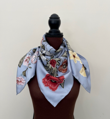 【美品】グッチ スカーフ ライオン 王冠 ターコイズブルー シルク グッチ ヴィンテージ シルクスカーフ ブルーグラデーション