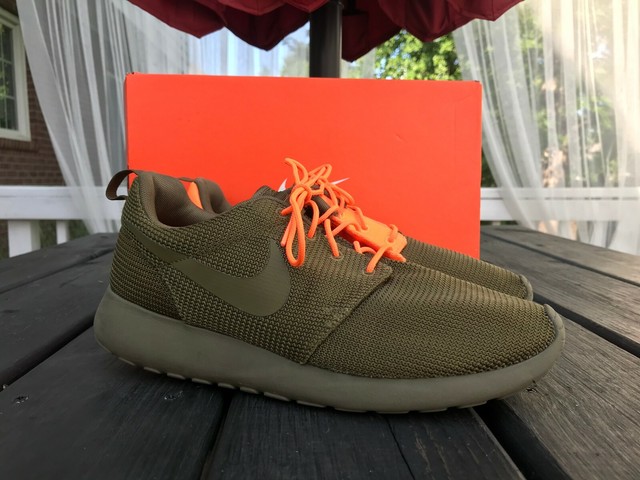 nike roshe run olive green