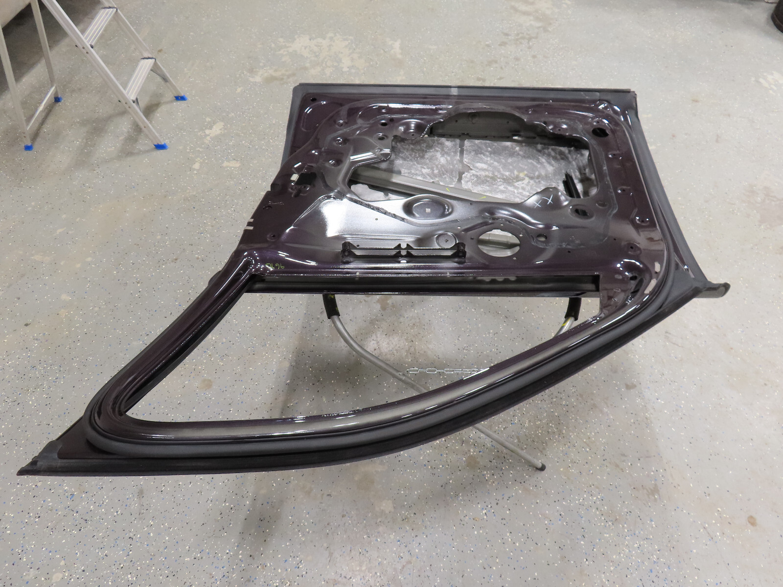2019-2023 ROLLS-ROYCE CULLINAN FRONT RIGHT PASSENGER DOOR PANEL OEM