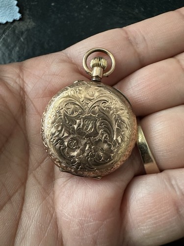 Reloj Bolsillo Suizo Antiguo Victoriano 14ct Oro Cálido Grabado Llavero - 27g En Caja - Imagen 3 de 20