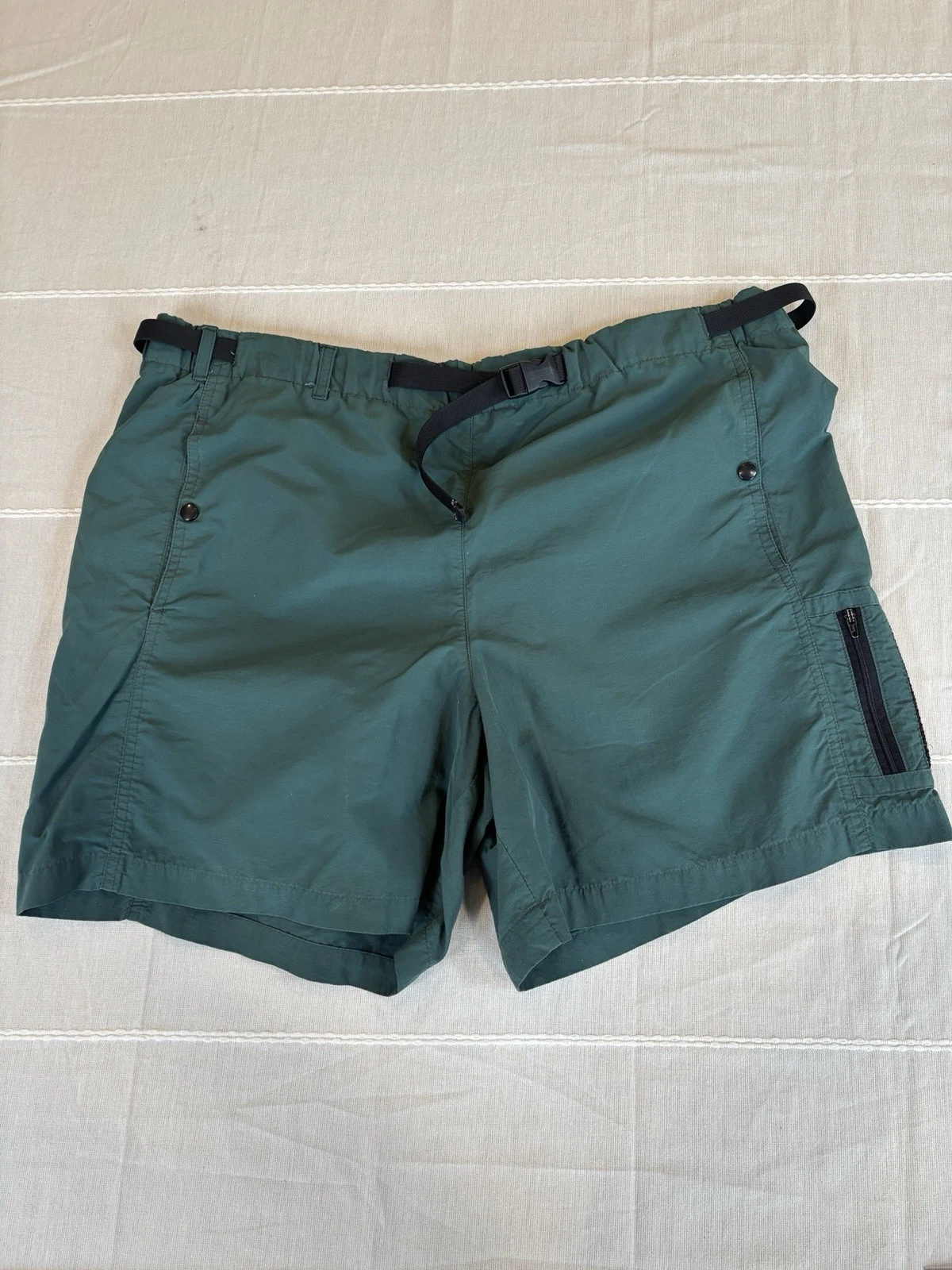Vintage TravelSmith Men’s Large Green Nylon Hiking Shorts Belted Mesh Pocket L
Opens in a new window
