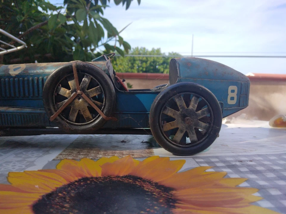 BUGATTI MODELLO ARTIGIANALE IN LATTA CM,40 C. - Immagine 2 di 4