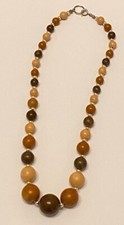 Holzperlenkette