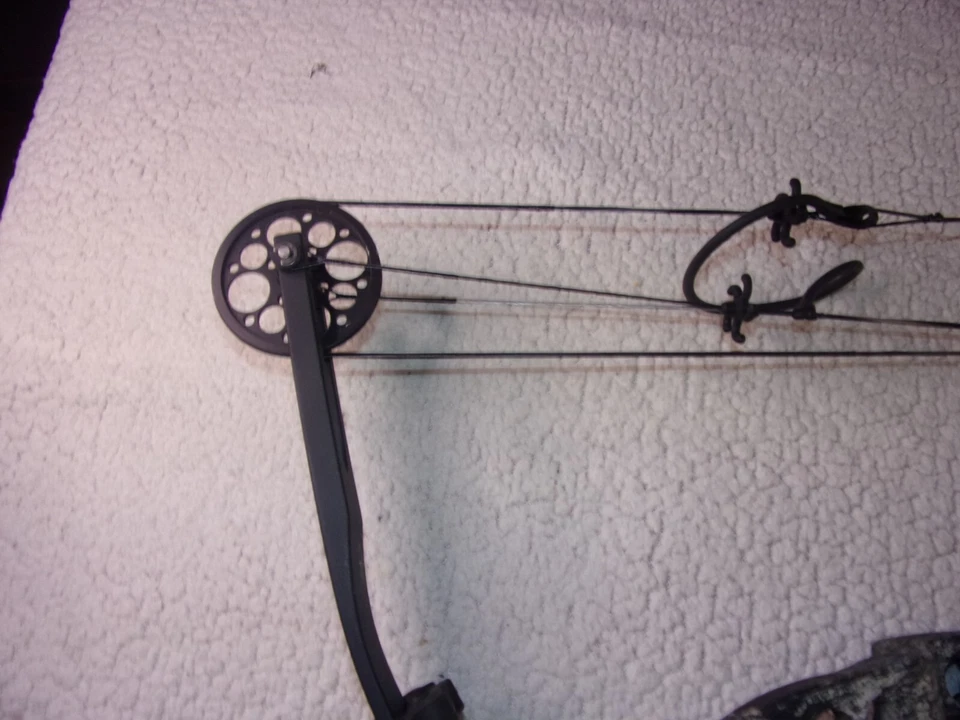 Diamond Archery By BowTech Single Cam Bow - Image 3 of 4