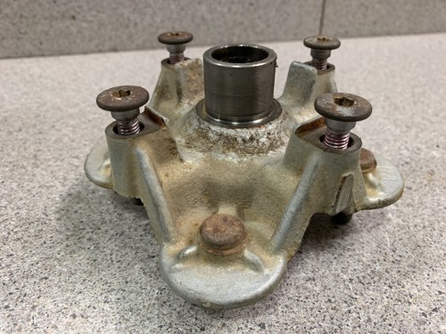 05-07 Kawasaki Brute Force 750i, 06-13 650i Front Wheel Hub w/ Studs * - Picture 5 of 6