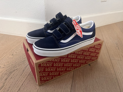 Vans Old Skool V Dress Blue Navy/White Sneakers VN0A3D29OIW Men's Size 8.5 NEW!