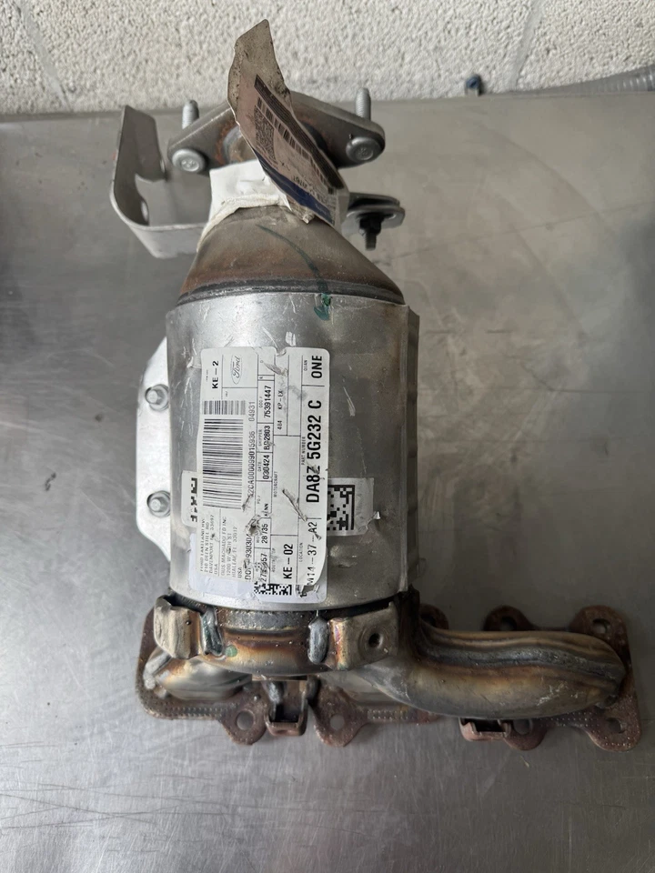 NEW FORD ORIGINAL EXHAUST MANIFOLD AND CATALYST ASSY, FRONT # DA8Z-5G232-C - Image 2 of 4
