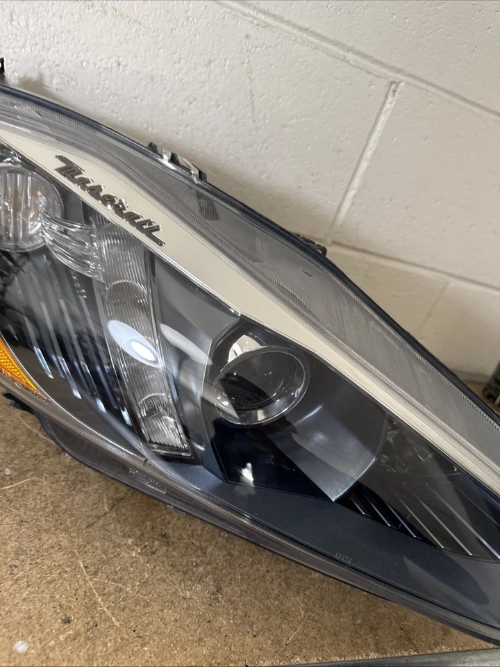 DEFECTIVE 1317 Maserati GranTurismo M145 Right Side Headlight Lamp Xenon G3D Foto 3 de 4