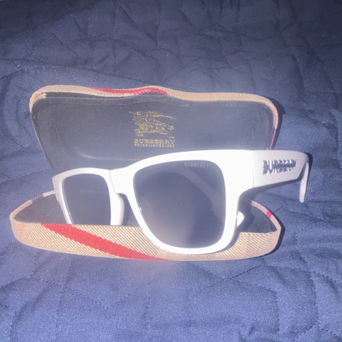 Burberry White Square Frame Sunglasses with Dark Lenses Burberry White Square Sunglasses main image 4