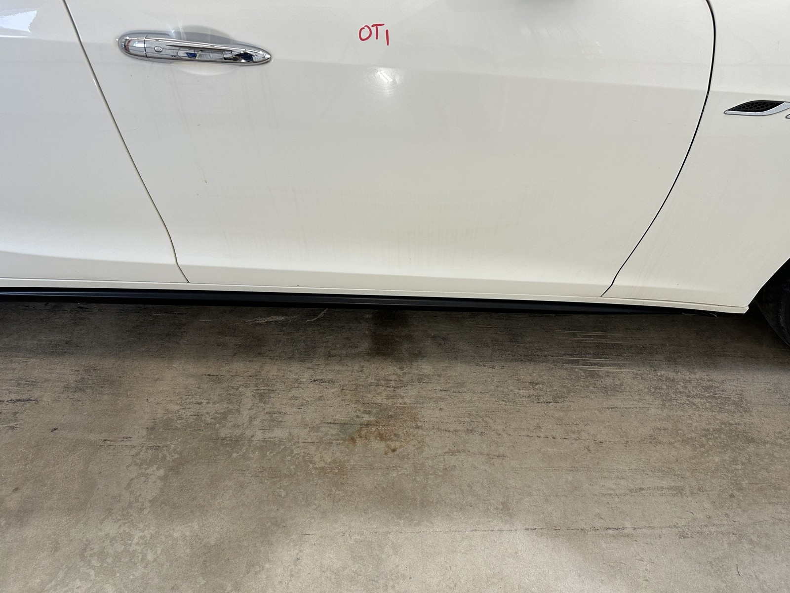 Maserati Ghibli 2014-2022 Front Right Door framework White