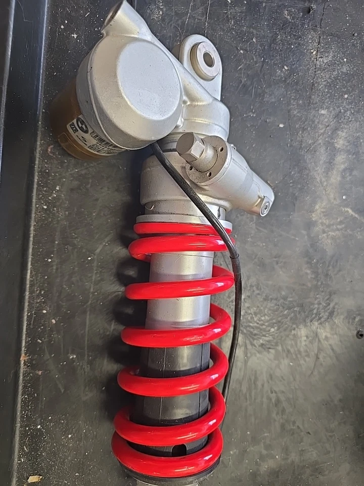 Amortecedor traseiro BMW S1000R 2015 15.013 milhas 8545860 BMW S1000R - Imagem 3 de 4