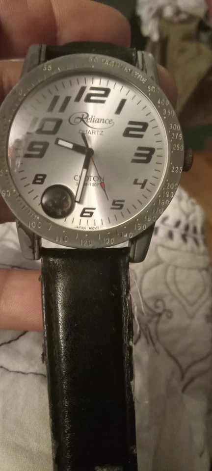 Reloj Reliance Croton esfera plateada tacómetro marcas bisel Foto 3 de 4