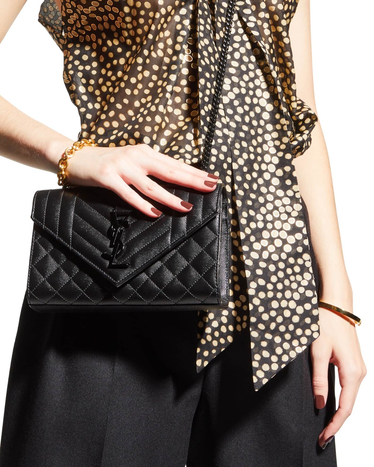 Borsa a tracolla Saint Laurent Small YSL Monogram trapuntata in pelle nera usata