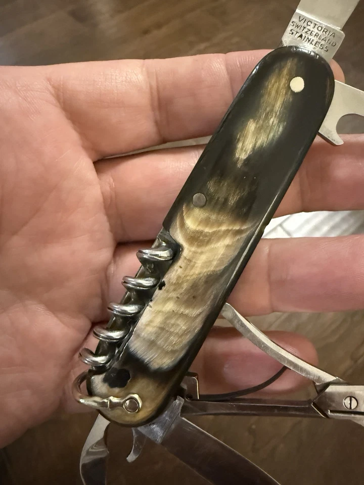 De colección Victorinox President Army Suisse en cuerno / Remaches expuestos / Fianza / 91 mm Foto 4 de 4