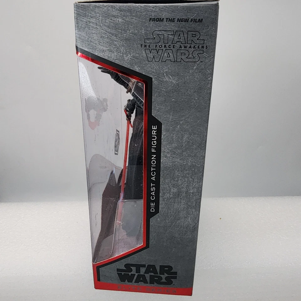 Figura de acción fundida a presión Kylo Ren serie Elite de Star Wars de Disney Store TFA Force Foto 3 de 4