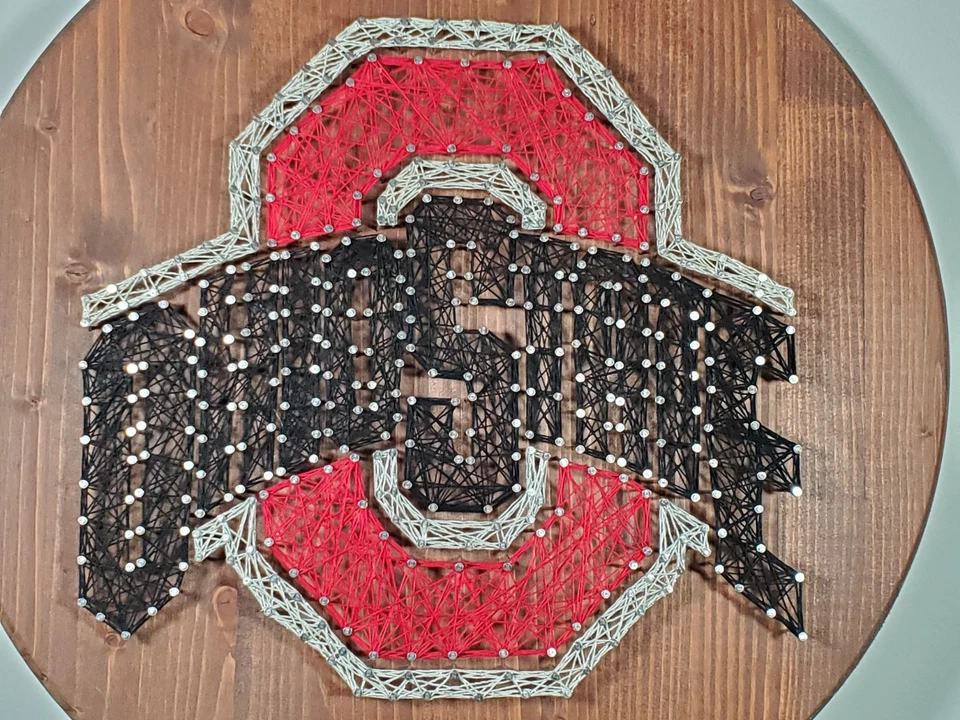 Ohio State Buckeyes Cuerda Arte Bloque O Logo Rojo Negro Blanco Sobre Madera Círculo LEER Foto 4 de 4