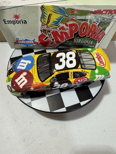 Elliott Sadler #38 M&M’s Hometown Edition 2005 1/24 Nascar Diecast - Picture 6 of 12